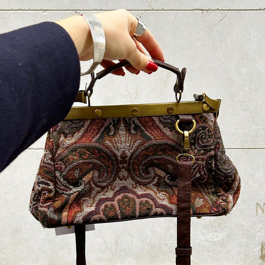 Vintage style bag with a print