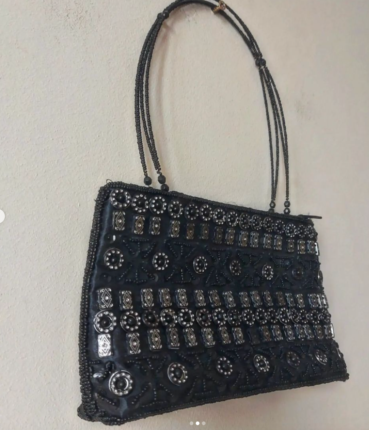 Sequins purse in black