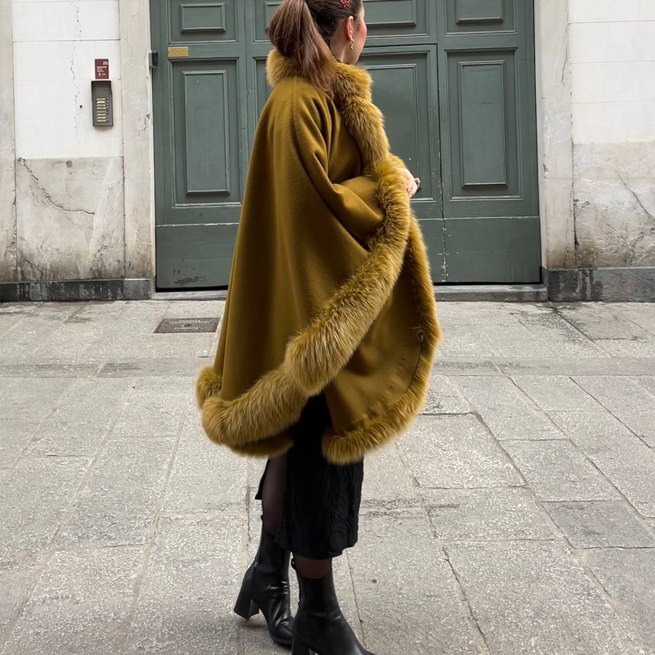 Mantello con pelliccia | fur cloak