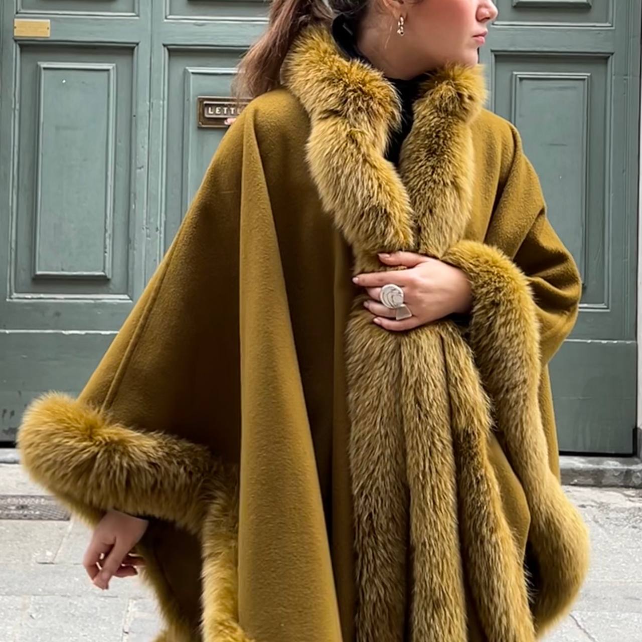 Mantello con pelliccia | fur cloak