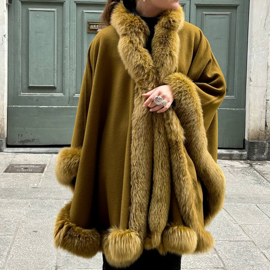 Mantello con pelliccia | fur cloak